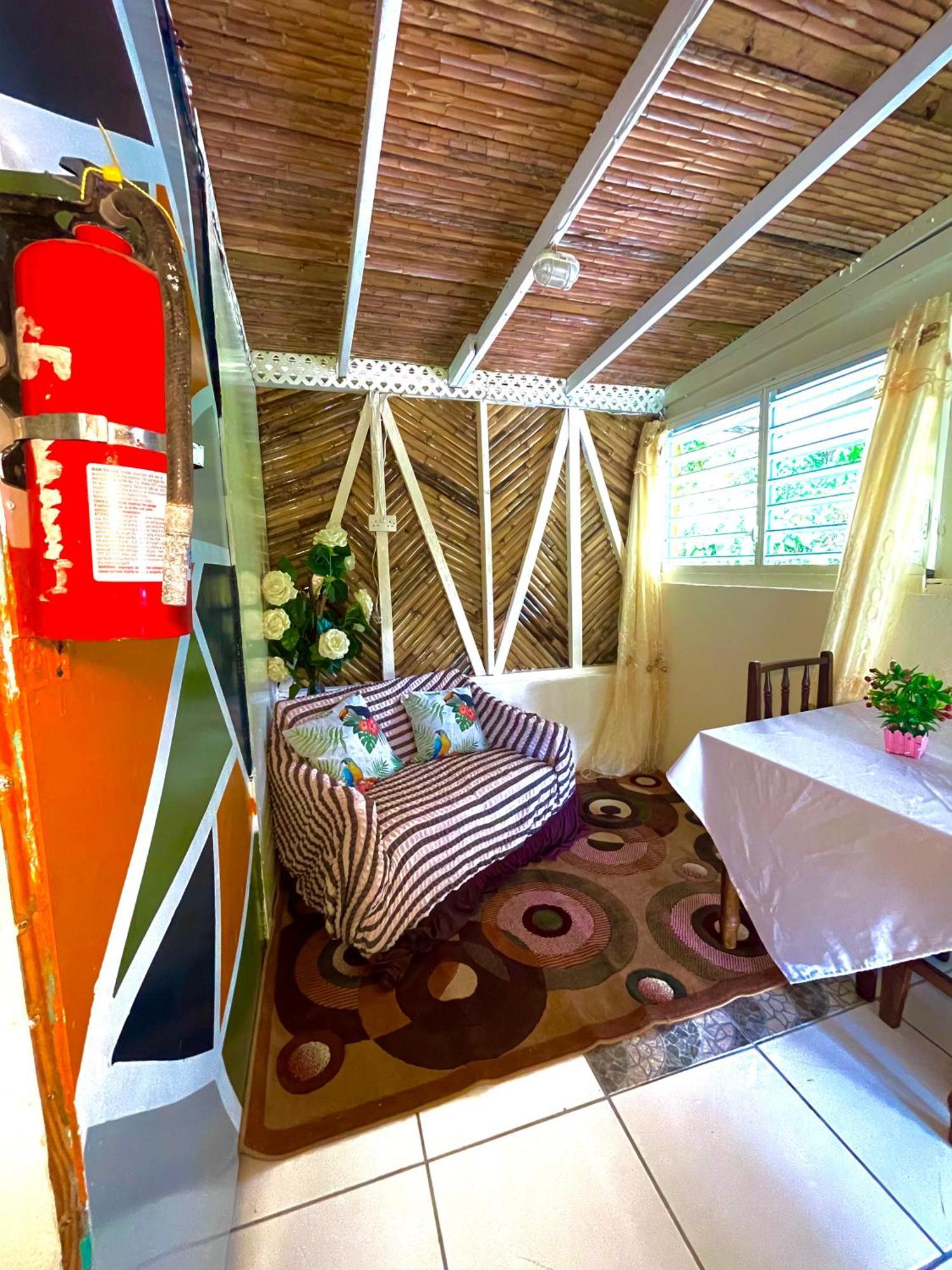 Le Petit Paradis Roseau Bagian luar foto